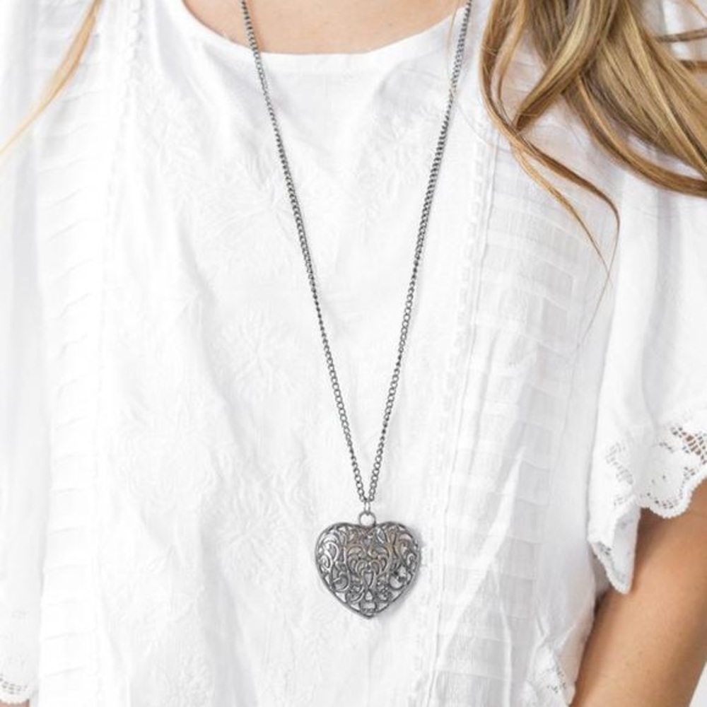 Paparazzi Silver Heart Necklace